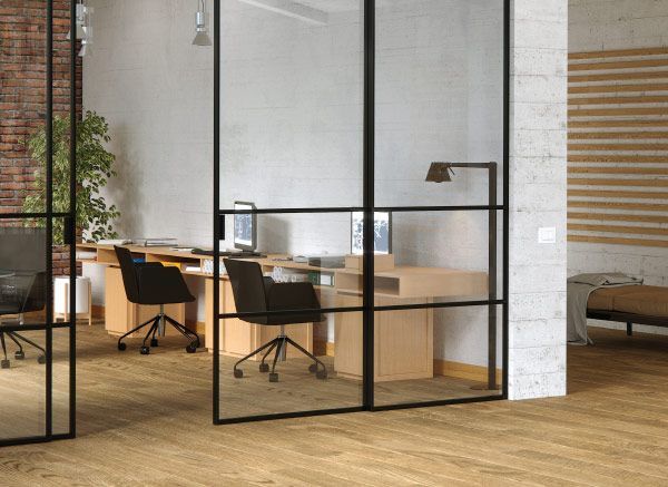 Ufficio con doppia porta scorrevole vetrata  con profili neri